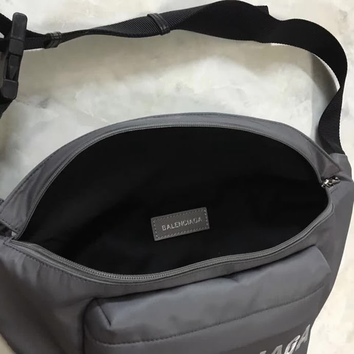 BALENCIAG巴黎世家 爆款 2018年早秋 Wheel Logo 刺繡腰包  BL1473